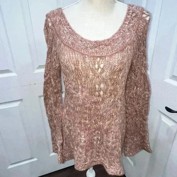 Free People Open knot Scoop neck sweater with flared sleeves, pink and white - Picture 10 of 10